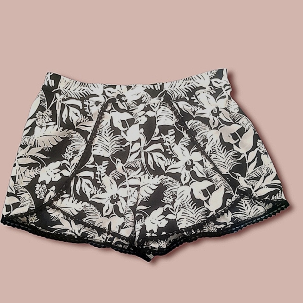 Jessica Simpson Boho Shorts Small